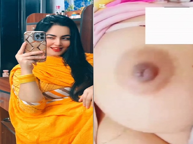 Gorgeous Girlfriend White Boobs Showing Boyfriend